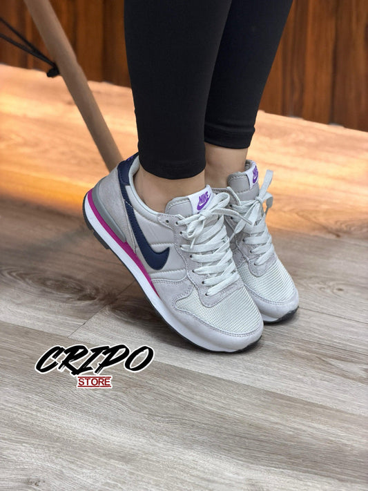 INTERNATIONALIST URBAN GRAPHITE