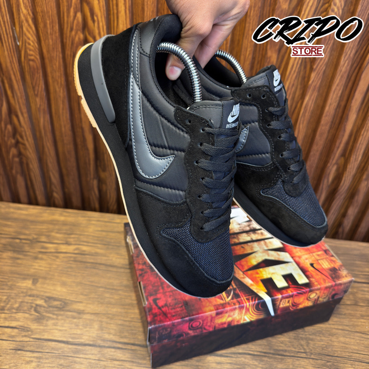 INTERNATIONALIST CARBON EDITION