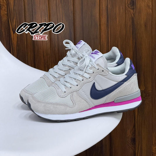 INTERNATIONALIST URBAN GRAPHITE