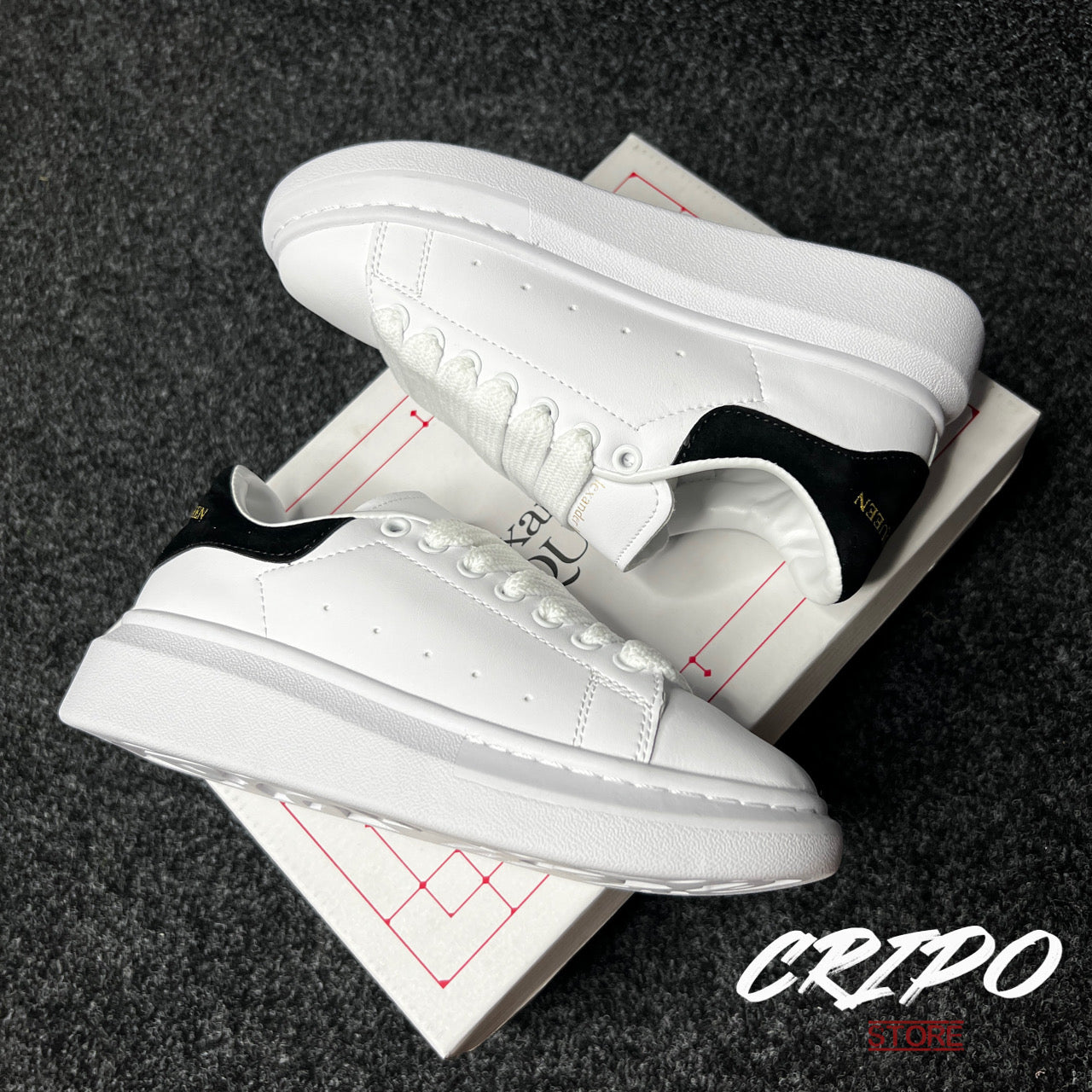 MCQUEEN CLÁSICO UNISEX